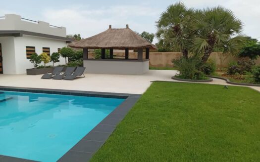 vente villa neuve avec piscine nguerigne petite-cote Sénégal